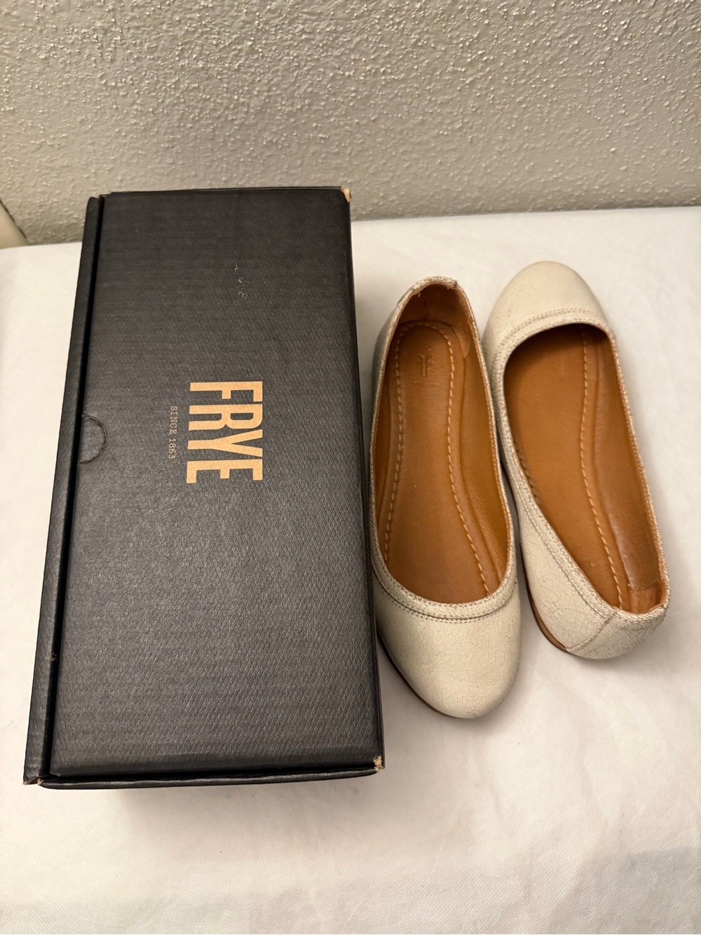 Frye Women’s Cream Ballet Flats - Classic Slip-On Comfort, pre-owned,SZ8 - Picture 12 of 16